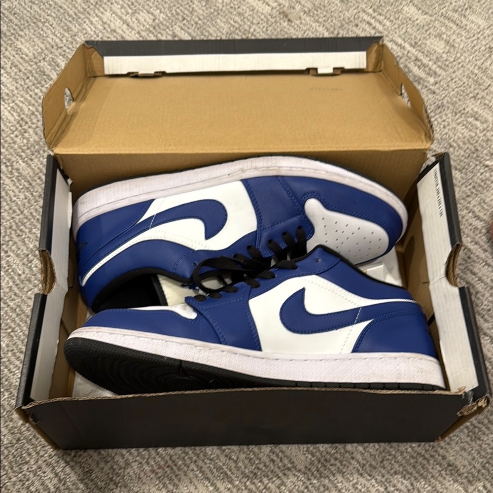 Jordan 1 Low Size 12. Blue and White. Great condition.